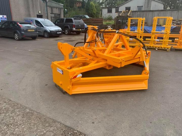 3m Road Grader with 3 point linkage end mounting