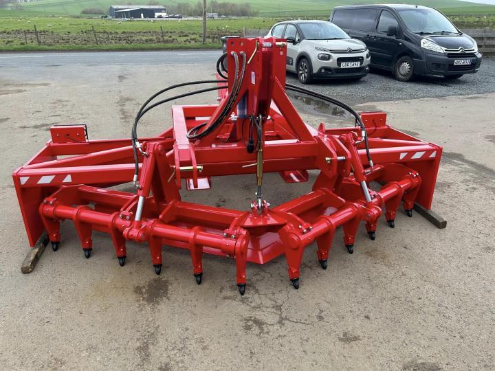 3m Grader with ripper teeth - MF red