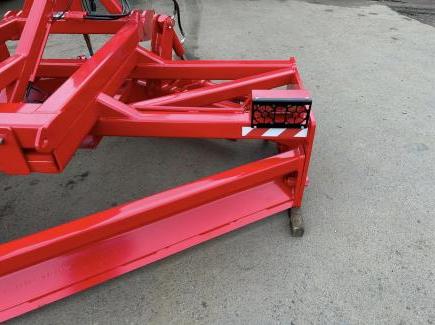 3m Grader with ripper teeth - MF red