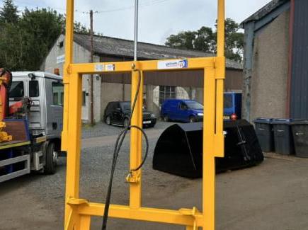 2m high Bale Spike with hydraulic adjustable goal post