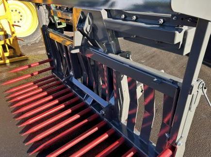 One very hi-spec hydraulic tipping stone fork with quick hitch system