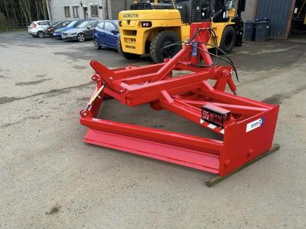 3m Grader with ripper teeth - MF red